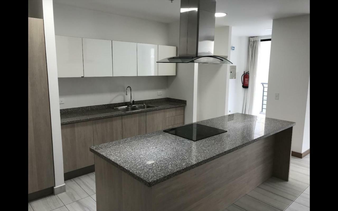 1410 Habitacion En Lujoso Departamento - Atelier 基多 外观 照片